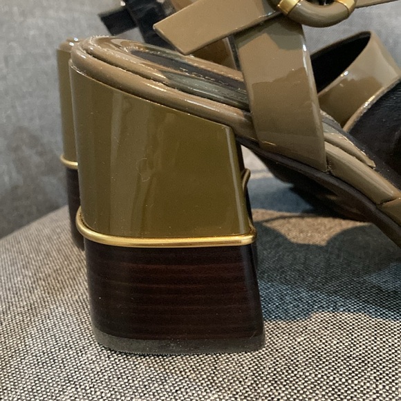 Tory Burch Mary Jane pump. Excellent cond. SZ 8. Toasted sesame patent leather. - Picture 4 of 10